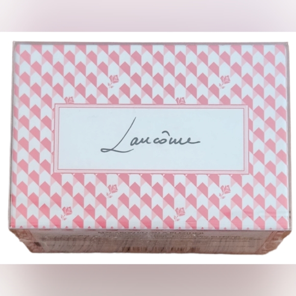 New in Box Lancome Le Petit Macaron Rosy Glow Blush & Blender Limited Edition - Picture 3 of 7